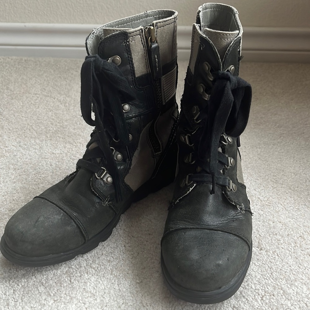 Sorel Major Carly combat boots